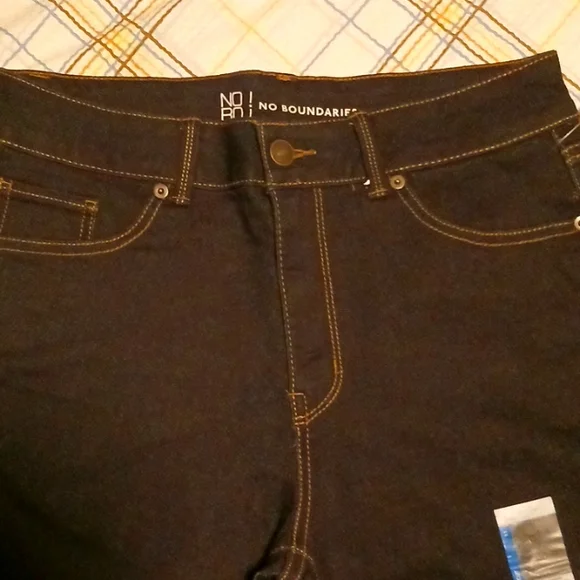 New Ladies Jeans 👖 - Picture 3 of 4